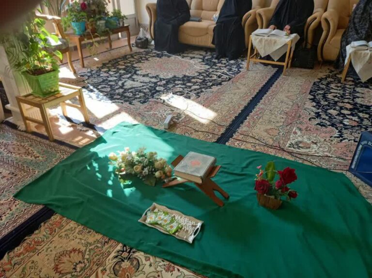 جلسه قرائت قرآن بانوان قمی